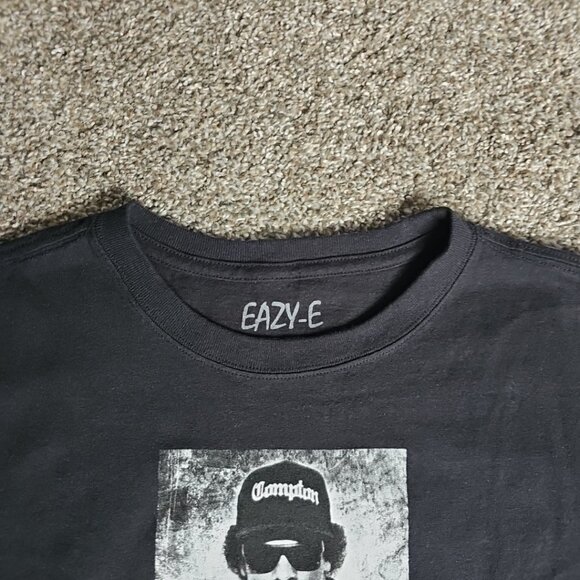 Eazy-E Crusin Down the Street in My '64 Size Small Black Rap NWA Short Sleeve - Picture 3 of 8